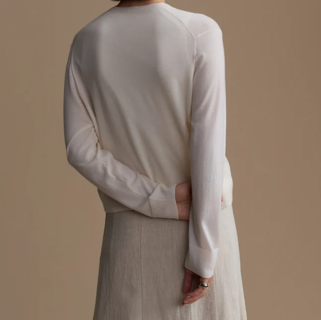Suéter cardigan ligero de cuello en V